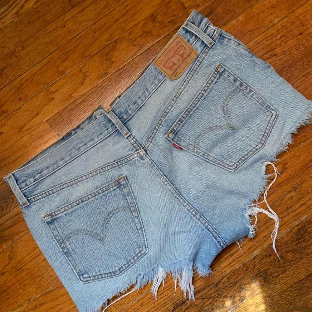 High waisted Levi shorts.